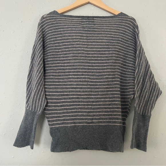 American Eagle Outfitters Grey Pink Striped Sweater Casual Lightweight Medium 💖 - Picture 4 of 4